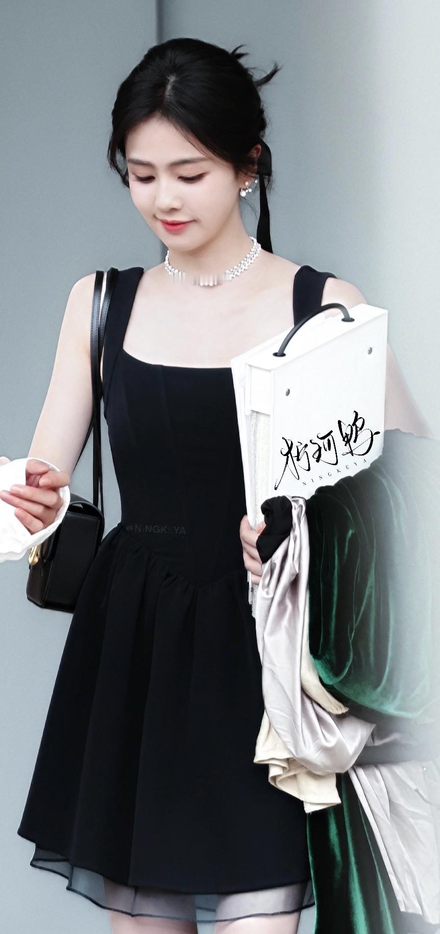 昨天晚上的衣服 让我想起我还有张图没发[流鼻血] ​​​