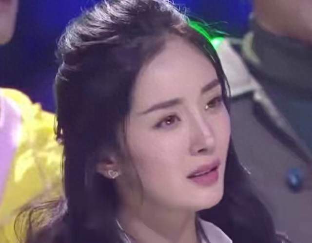 陪玩陪睡仅开胃菜！继手伸裤子后，圈内人再曝猛料，杨幂没说错