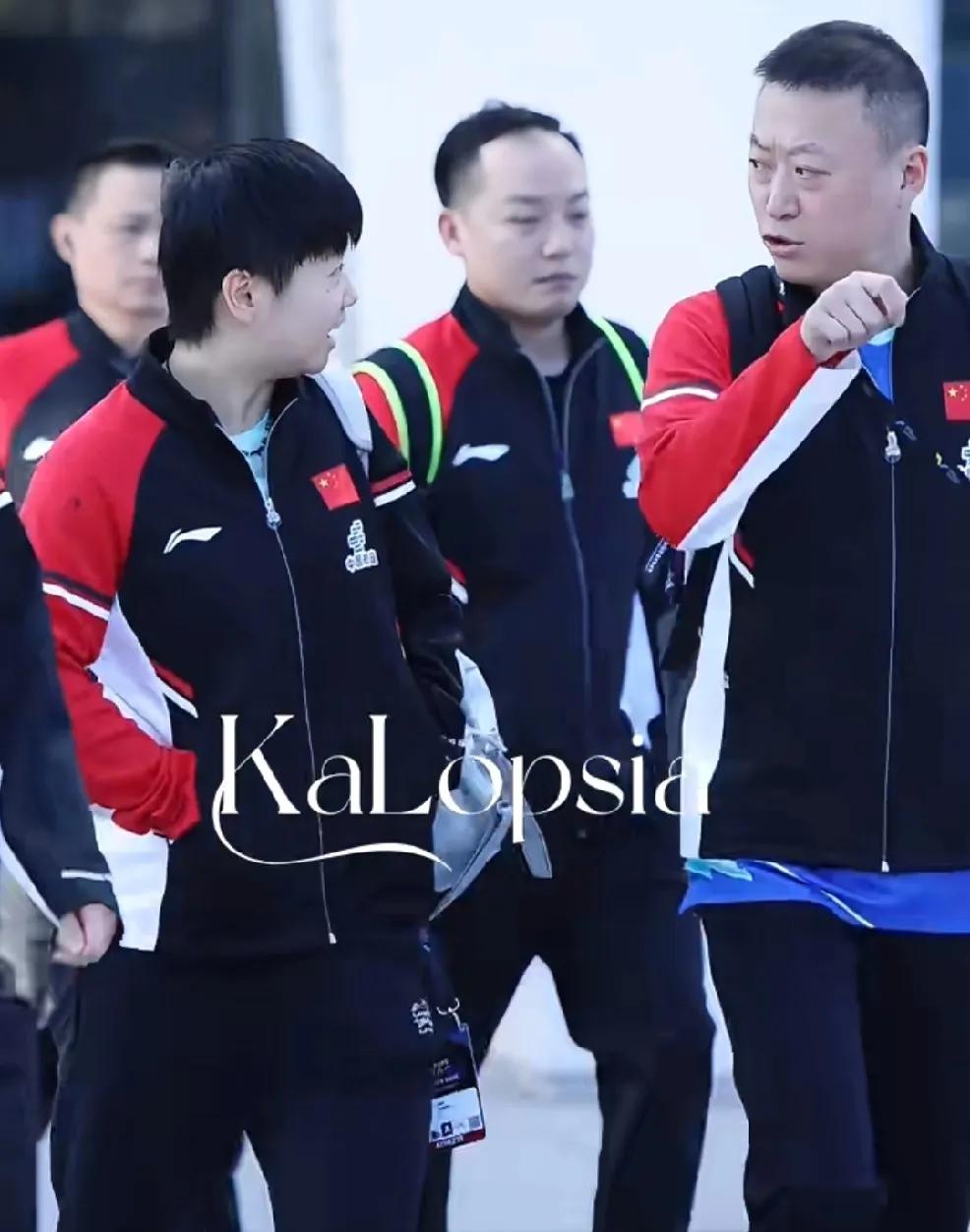 马琳带着孙颖莎王曼昱等人上训了，
18：00孙颖莎王曼昱双打首秀，
将对阵跨国组