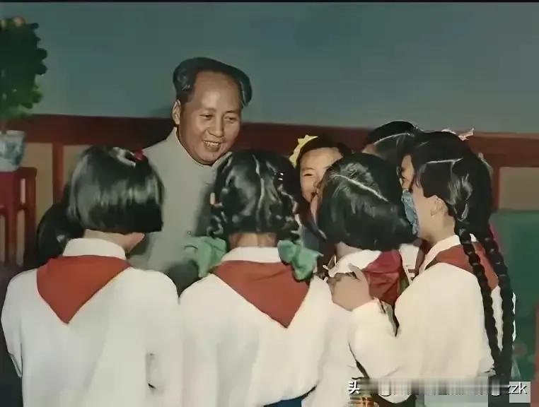 读书笔记：研读《毛泽东年谱》——问与答
问：毛主席首次为“儿童节”的题词是什么？