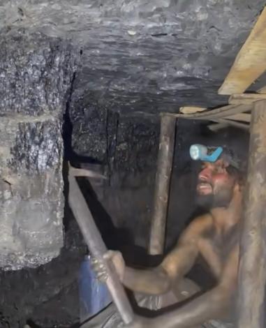 为啥咱们普通人天天拼命干活却赚不到大钱？近代错过工业革命埋下苦根，外资垄断高端利