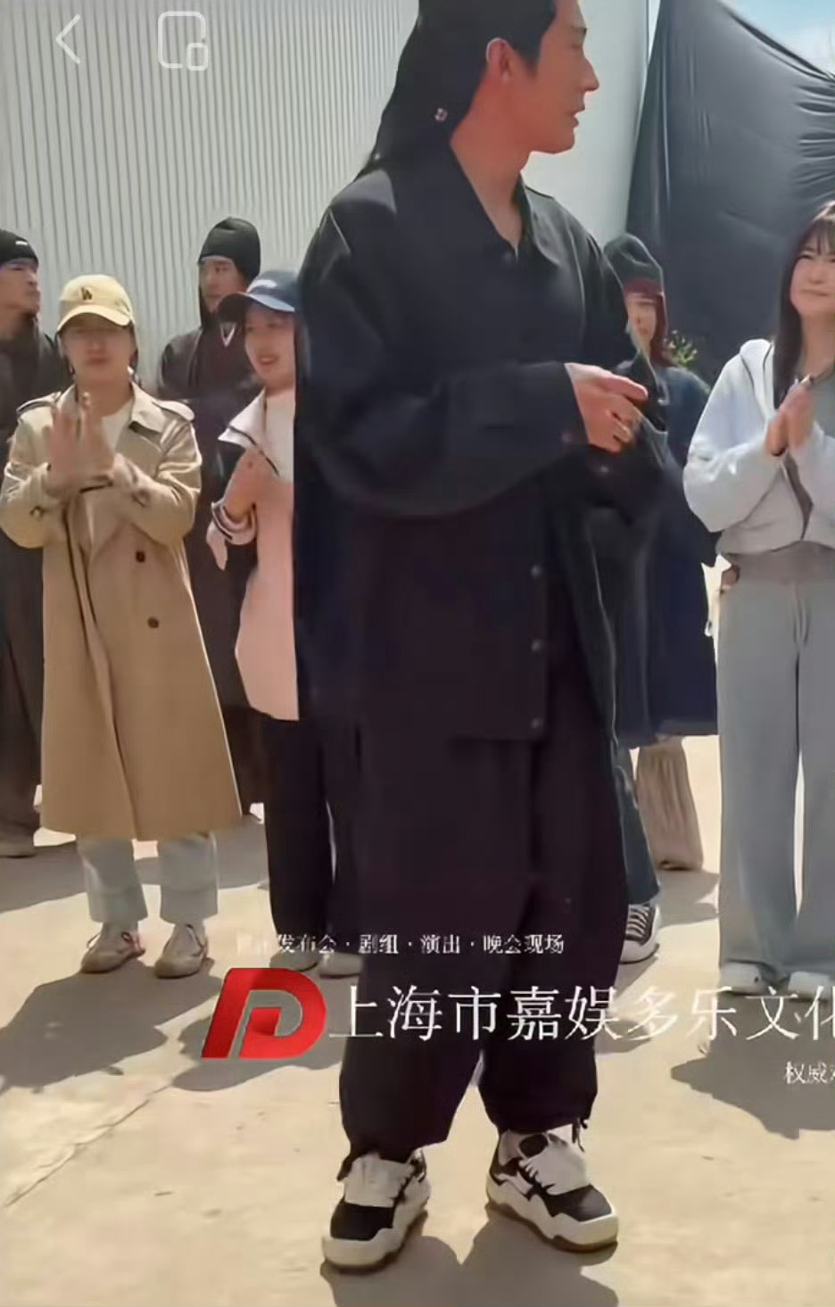 网友拍到的男演员，这是谁啊？有点油腻的感觉 