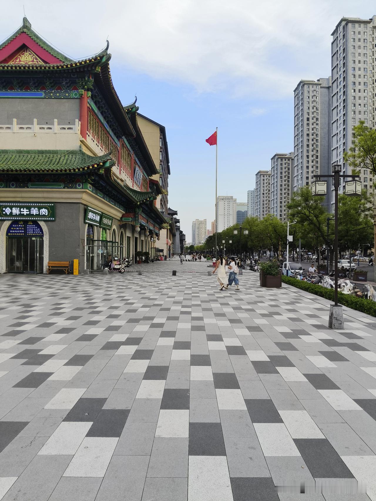 繁华街市，传统与现代交融，感受都市的脉动。