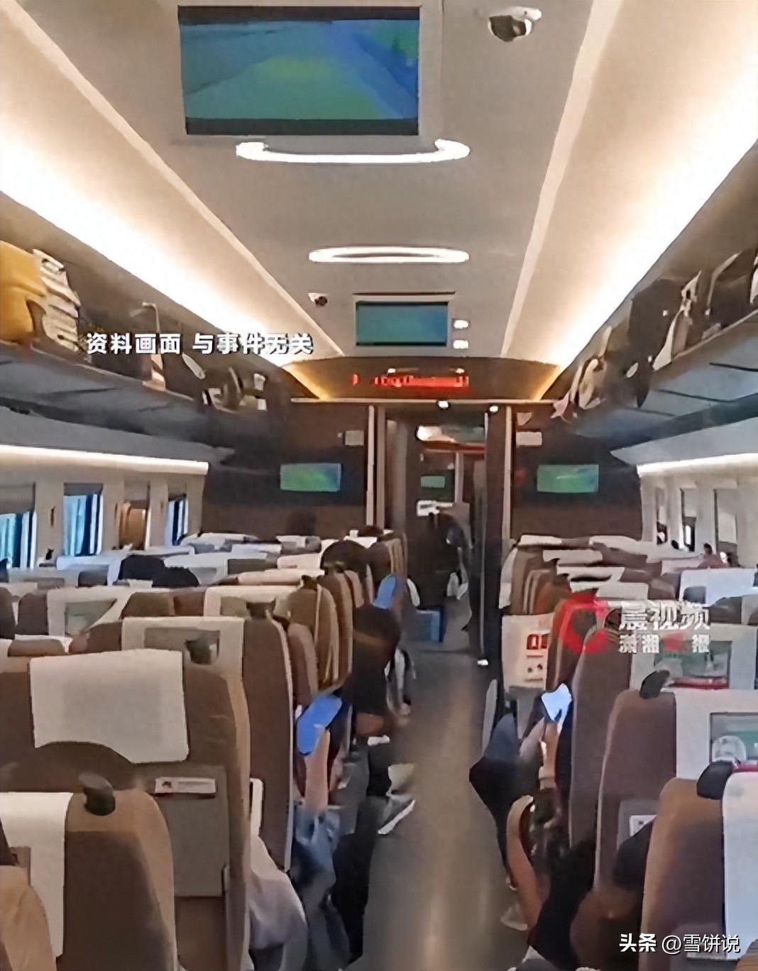 这是谁的原因？男子花1880元购买了一张单依纯的演唱会，不料天公不作美，大暴雨导