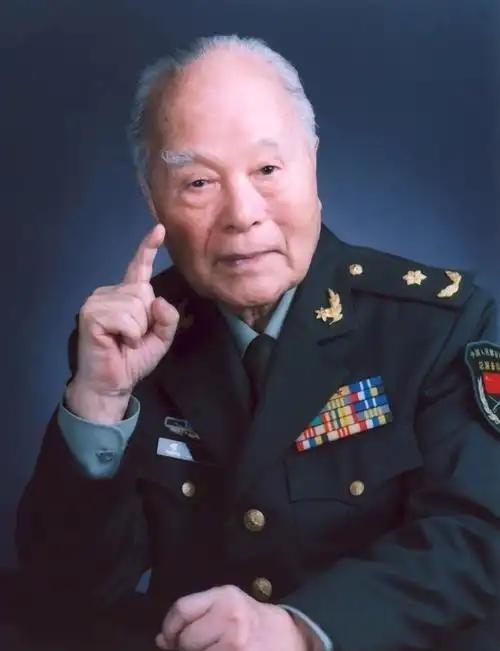 中国唯一一位集满六大荣誉的科学家，隐姓埋名40载，铸大国核盾牌！
 
程开甲的一