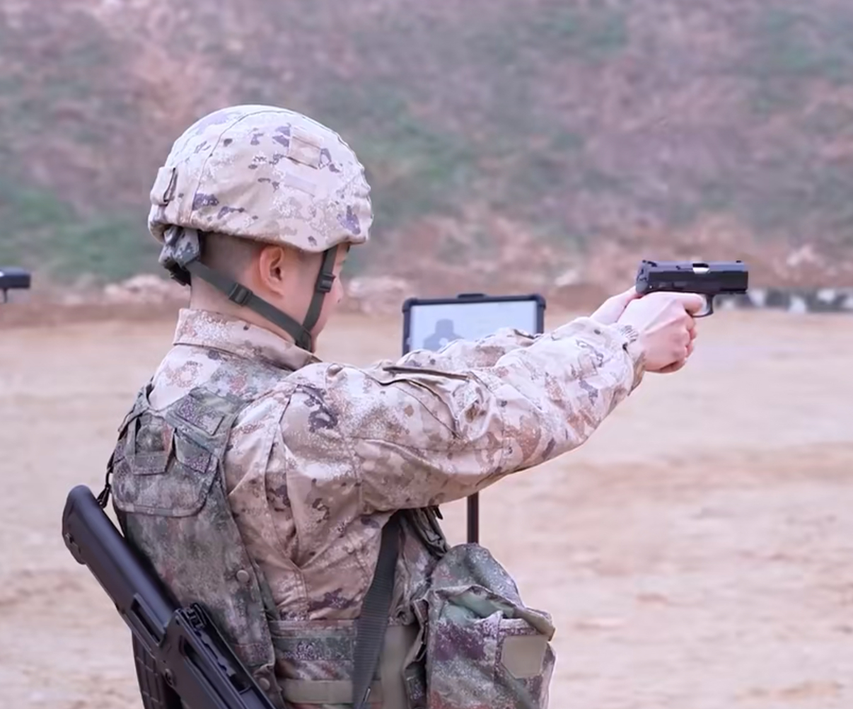 193型手枪也越来越常见 ​​​