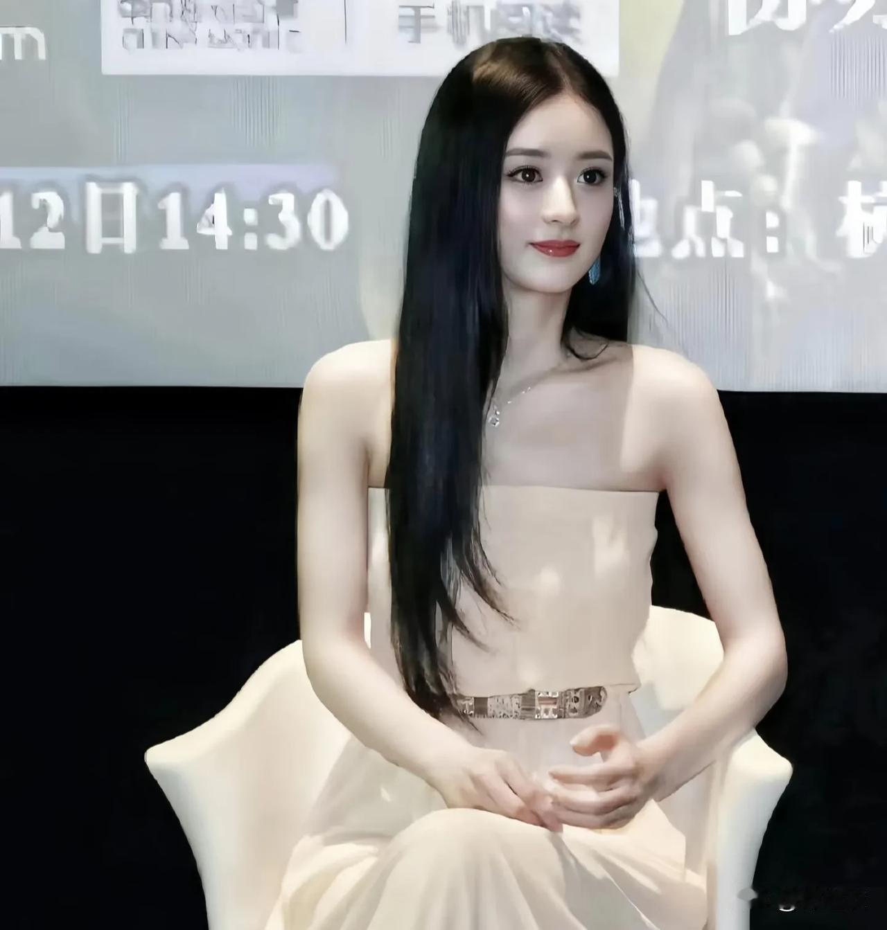 赵丽颖为什么？从来不营销自己的美貌，因为赵丽颖眼里都是认真做事的劲儿，没有对自己