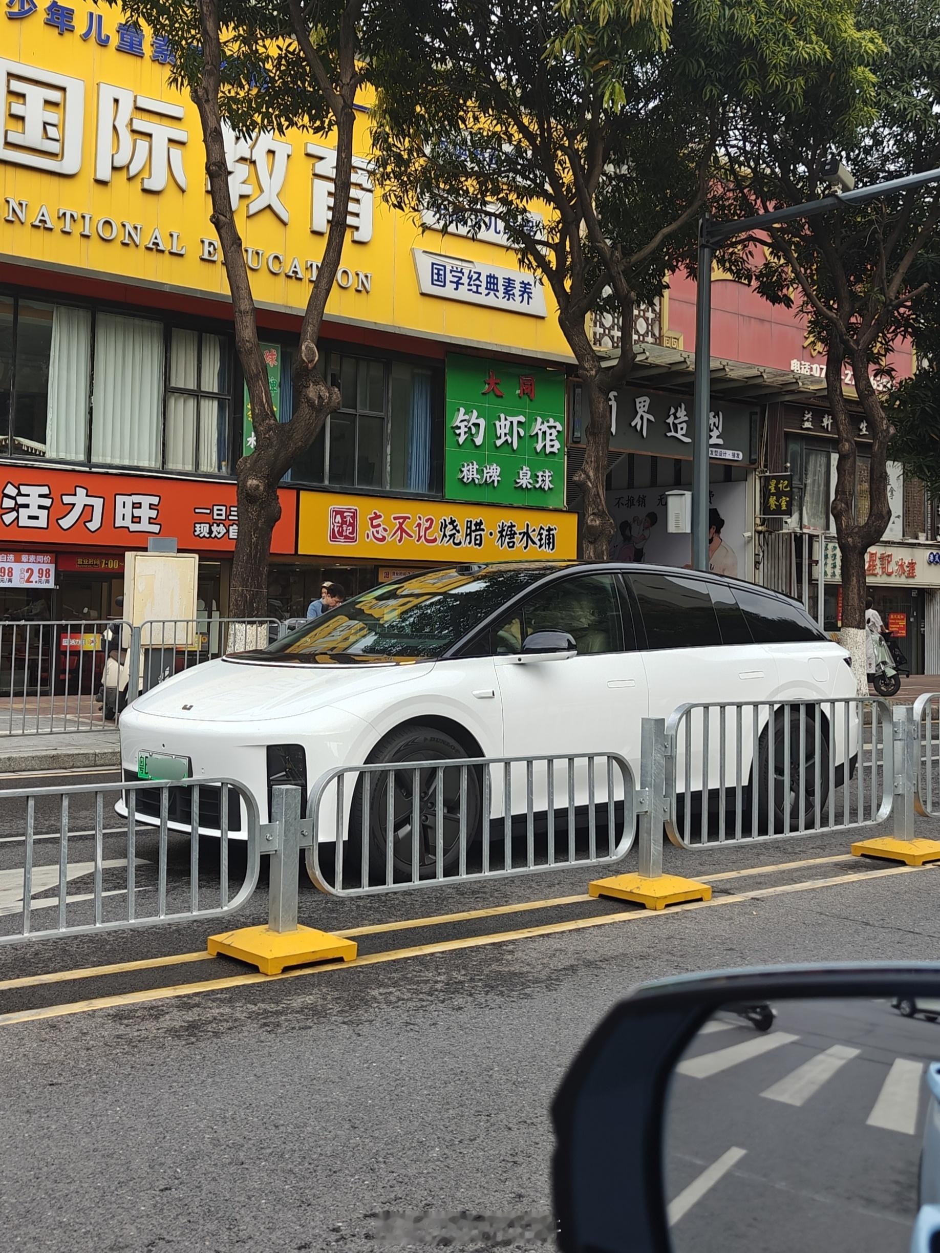 理想i6第10万辆量产车正式下线 近期深圳也出境率高很多，i6第10万台正式下线