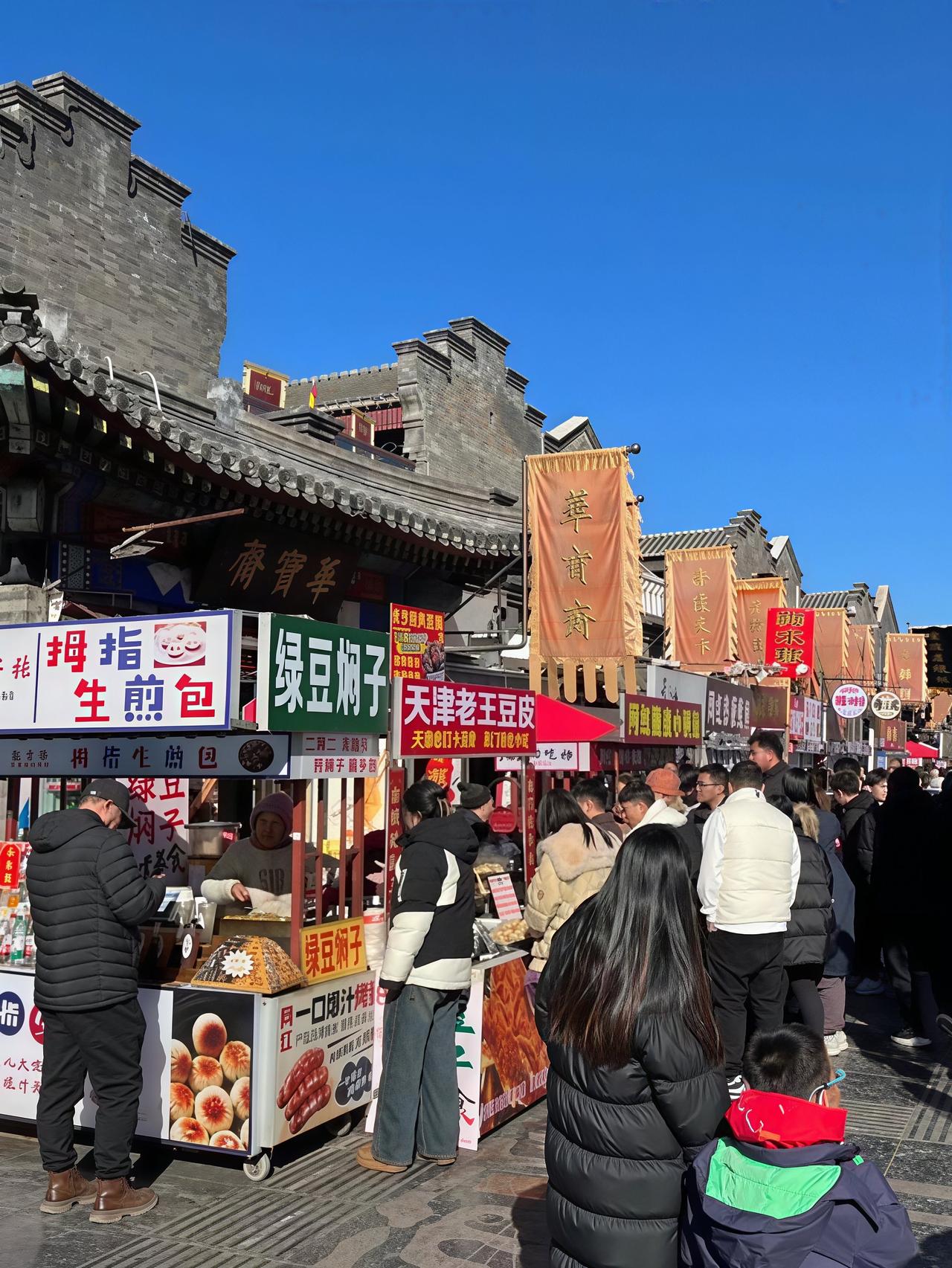 六十岁的人回到老家，给钱都不做的八件事：

1、不去新修的仿古街吃“老字号”
老