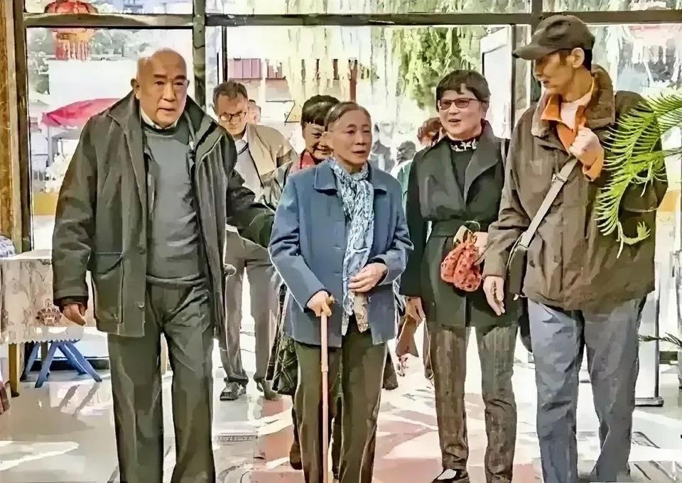 2019年，在四野后代组织的一次联谊会上，有一位老人的出现引发了现场的轰动，人们