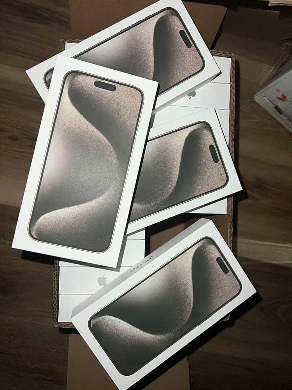 数码产品的包装盒你会留着吗一般只有手机盒子会留着，体积比较小，好存放，其他的我都