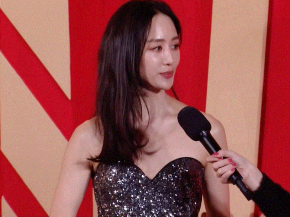 张钧甯抽到孟子义送的紫葡萄  果然是一场很美的缘分！张钧甯抽到的是孟子义送的紫葡