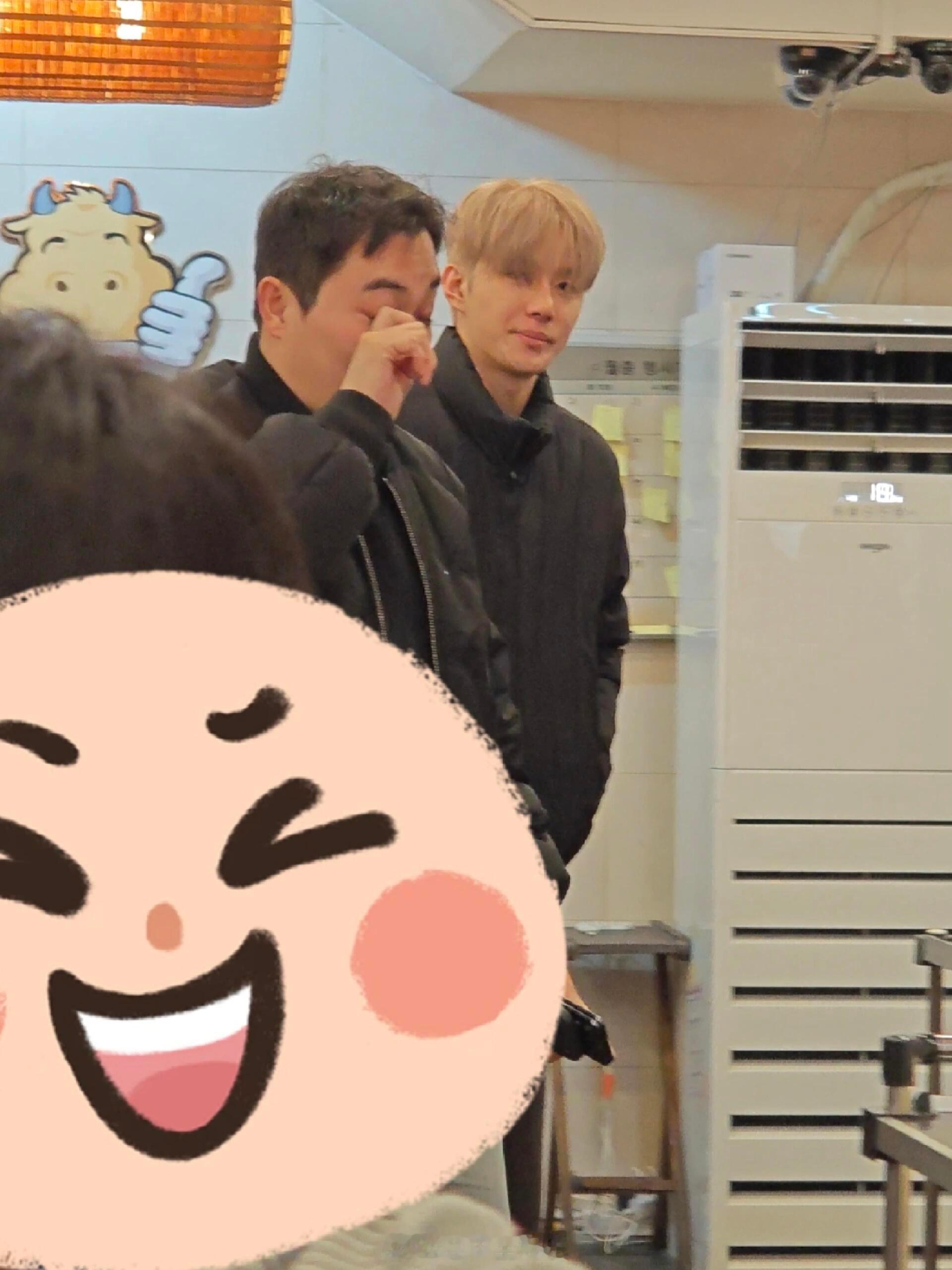 偶遇金廷祐朴元彬将太郎聚餐网友烤肉店偶遇金廷祐朴元彬将太郎 那很羡慕了 