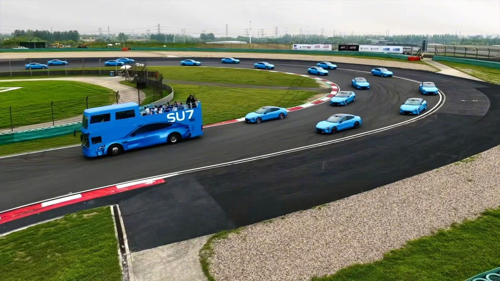 China GT 小米汽车赛道巡游，帅的一