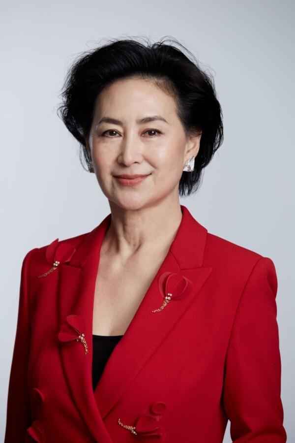 赌王何鸿燊17个子女中，目前在大陆有官方政协/妇联等公职的共10人(二房、三房、