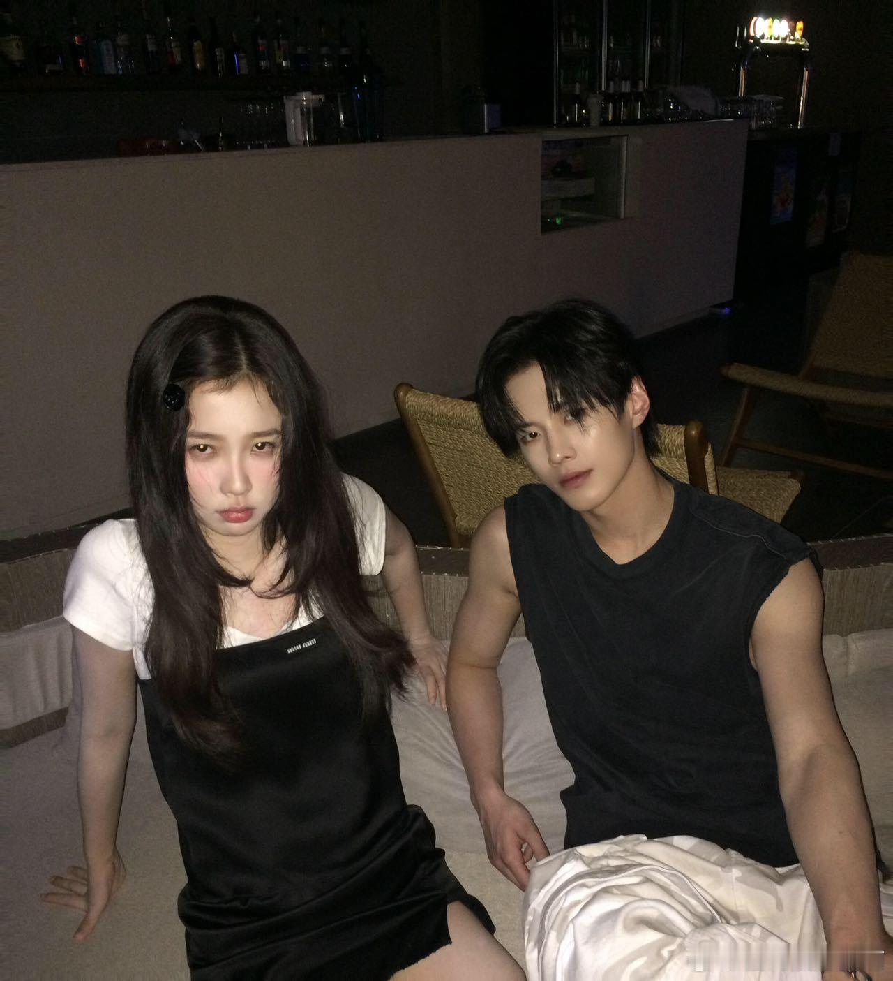 沾上双轨就和熬夜杠上了天都快亮了还在床上翻滚傻笑，双轨这甜度简直是对睡眠的精准打