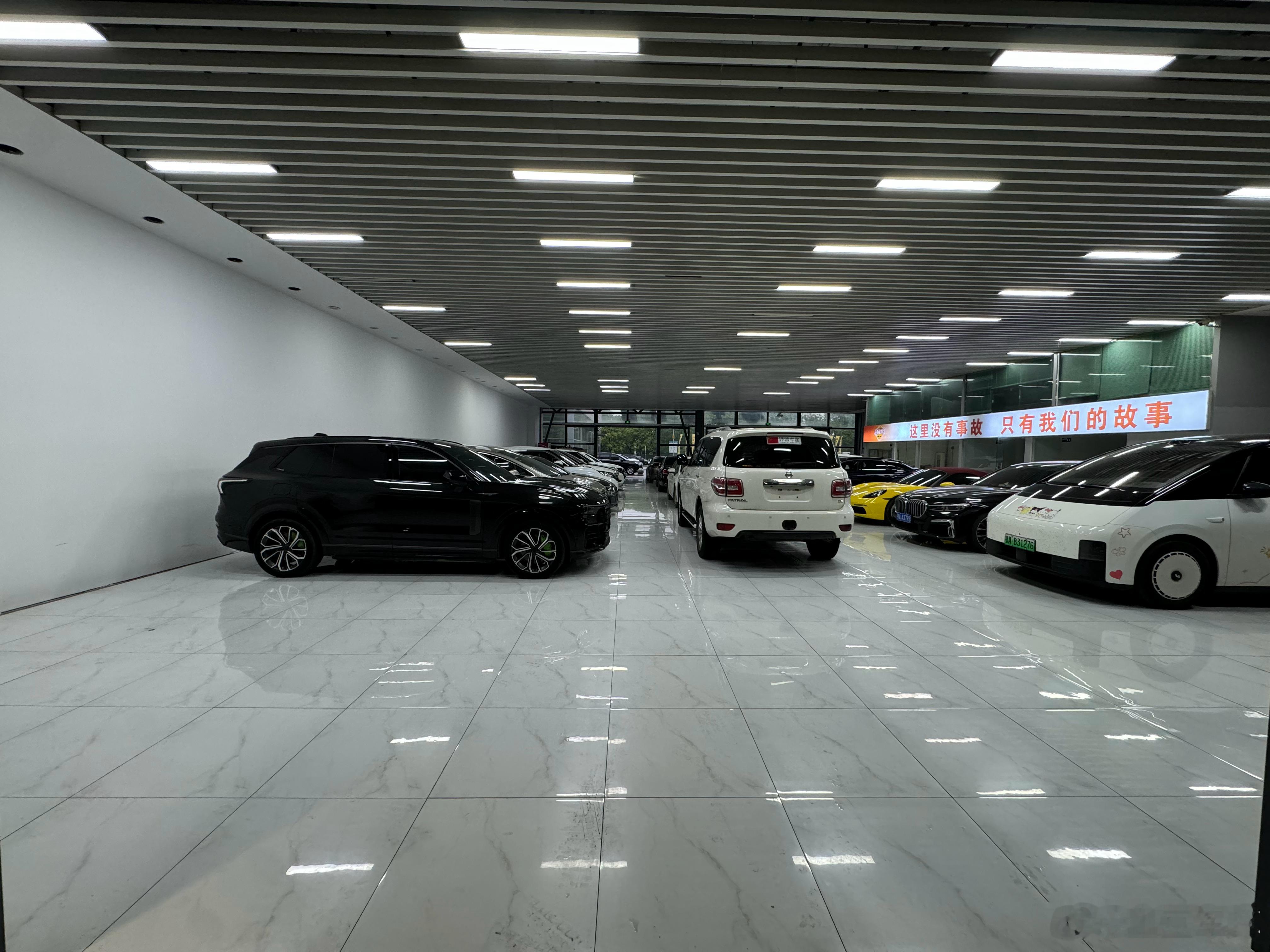 满仓状态 真好外面还停了一些还有在楼上整备等交付 武汉·土豆车库