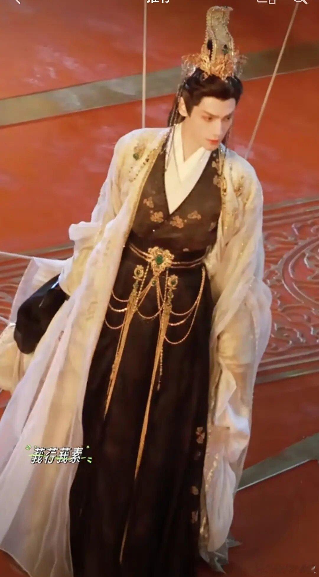 写作水龙吟，读作有钱吟水龙吟把💰花在了看得见的地方 ​​​