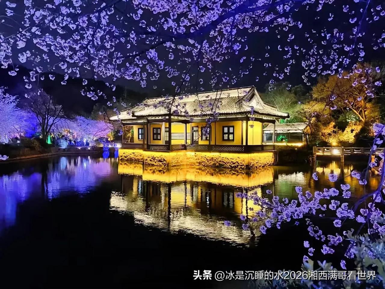 分享一组美轮美奂，充满东方古典韵味的中国传统建筑夜景的精彩靓图。