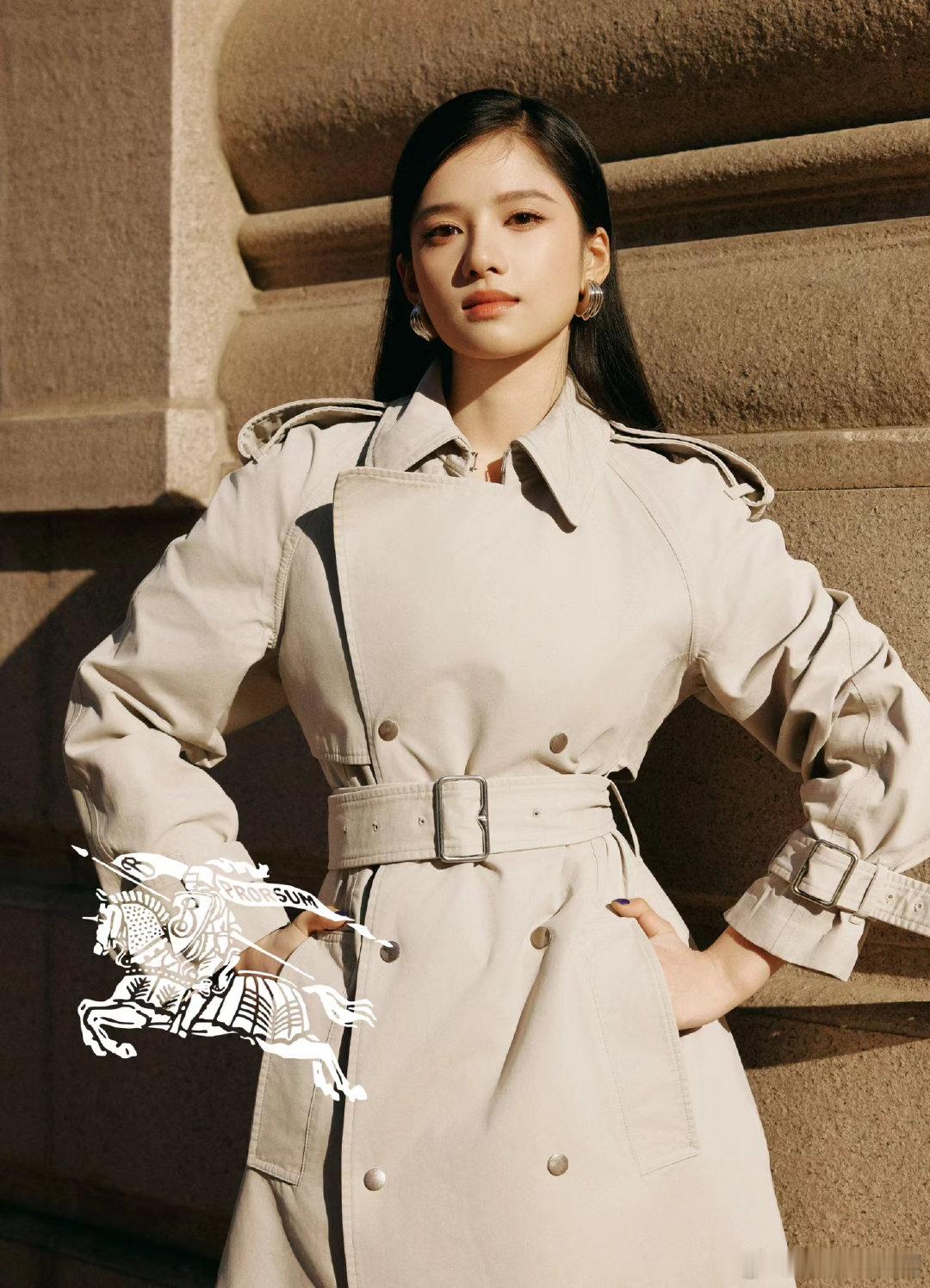 #这么多明星真的很开门# 好精彩的活动，张婧仪一出场，瞬间吸引了所有人的目光，穿
