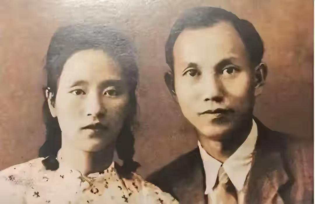 “我只要三块银元。”1949年上海解放，我党的“红色掌柜”肖林，给组织交上了12