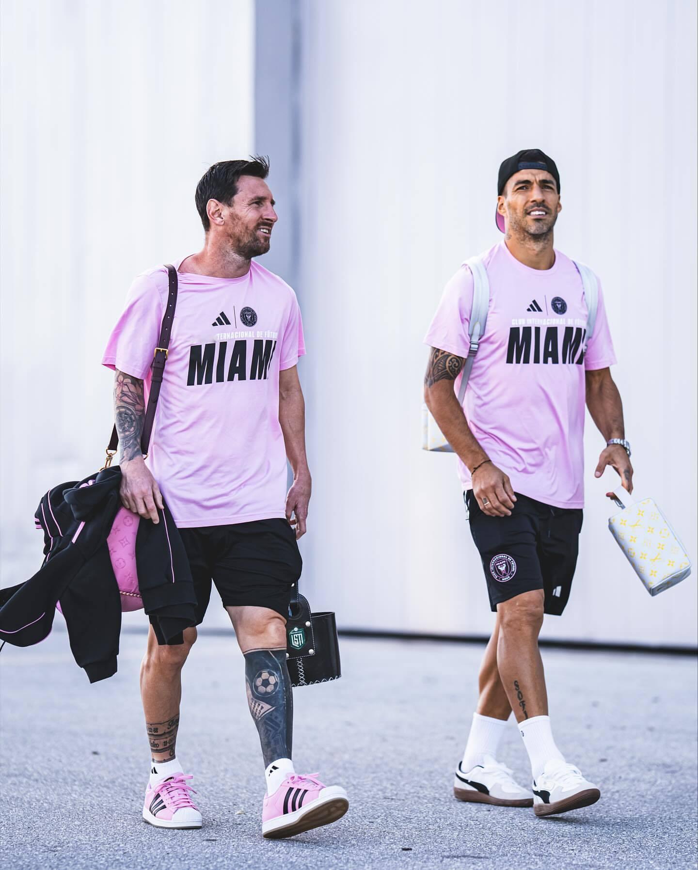 出征！梅西随队前往纳什维尔！ ✈️梅西[超话]纳什维尔vs迈阿密国际 ​​​