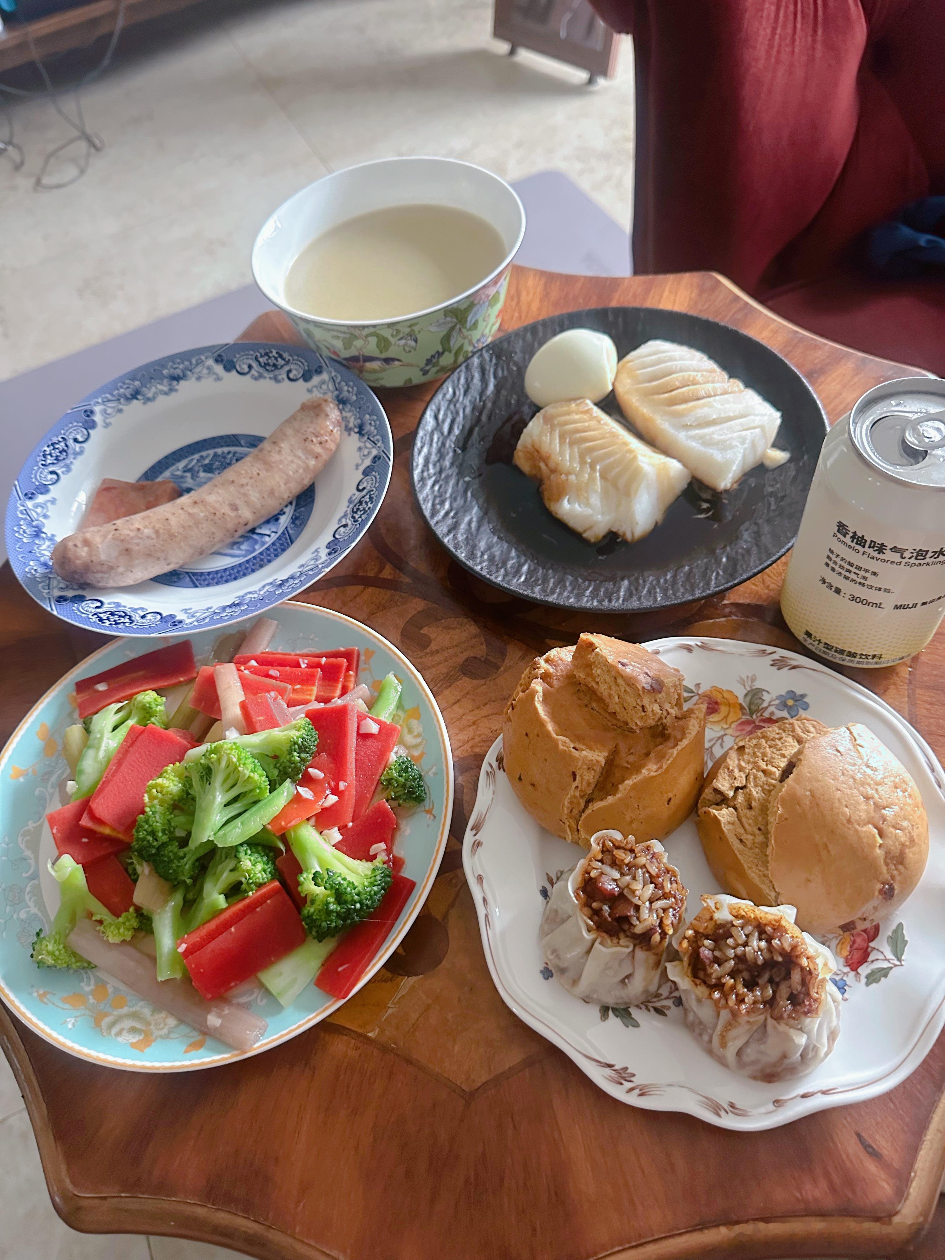 到家立刻开始清淡饮食…最近答应朋友帮忙代瑜伽课，必须得控制控制了，谁想上个小胖子