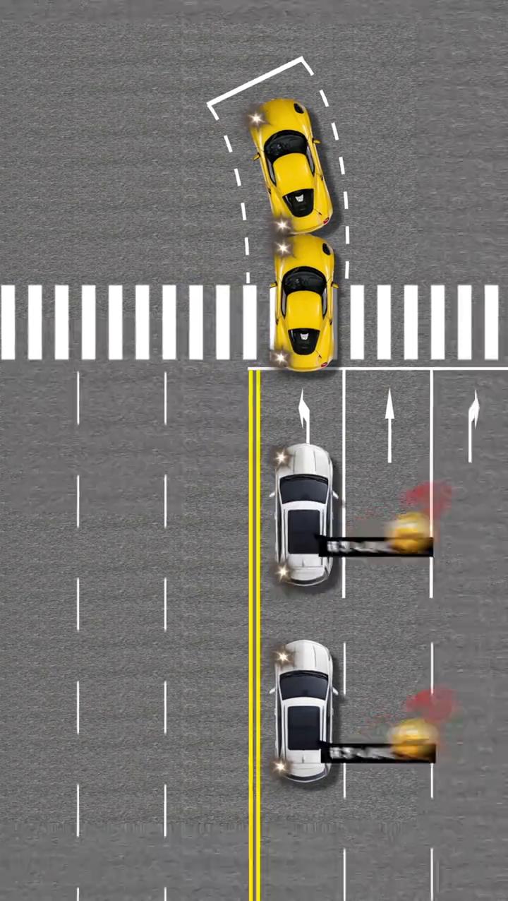 前方发生事故新手司机务必要谨记的雷点。
前方车辆发生故障，如果压双实线开出去就是