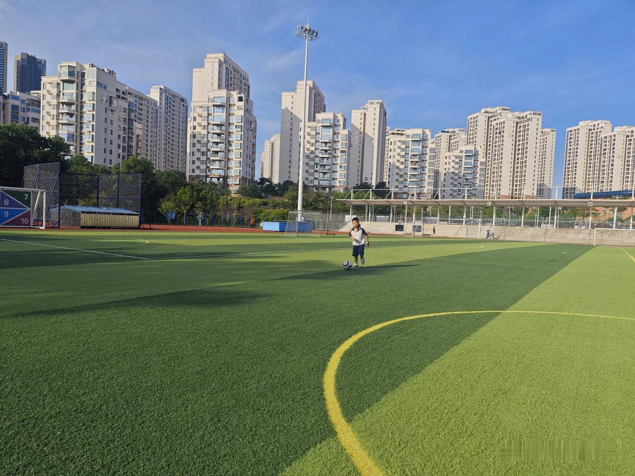 在价值投资者看来，投资股市最大的风险其实并不是价格的上下起伏，而是你的投资未来会