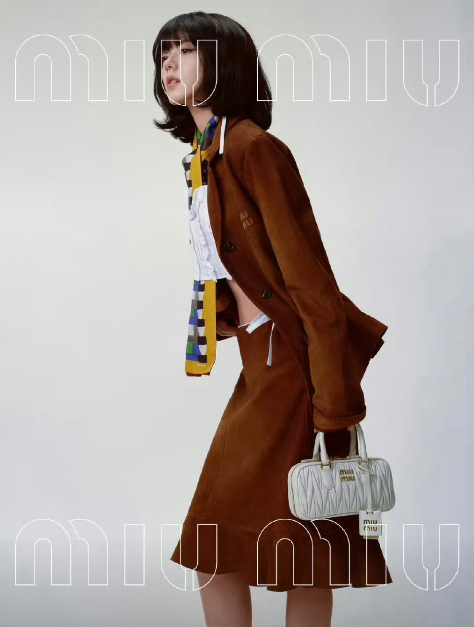 赵今麦 x Miu Miu 这张效果很好，虽然Logo与脸部重叠但完全不影响整体