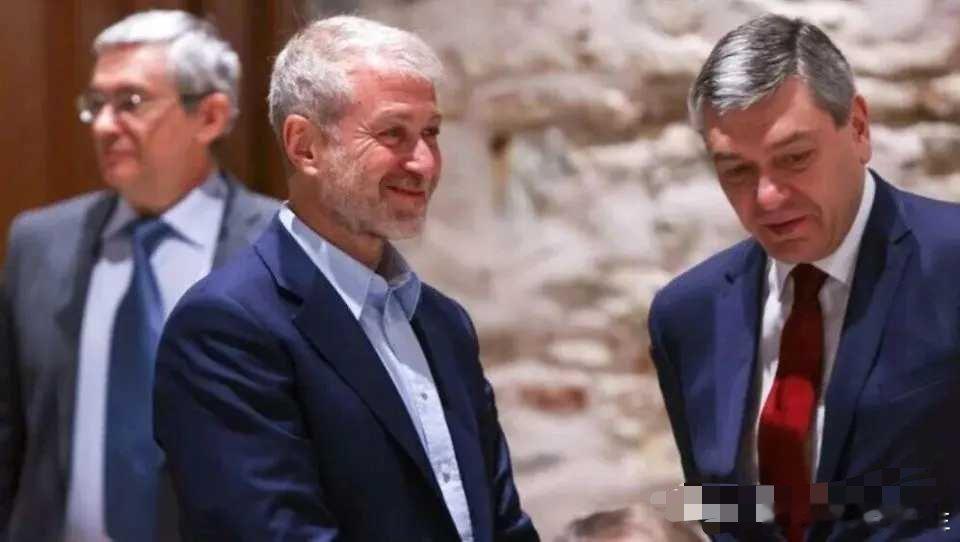 俄乌冲突 12月17日，英国首相斯塔默表示，英国已经要求俄罗斯寡头罗曼·阿布拉莫