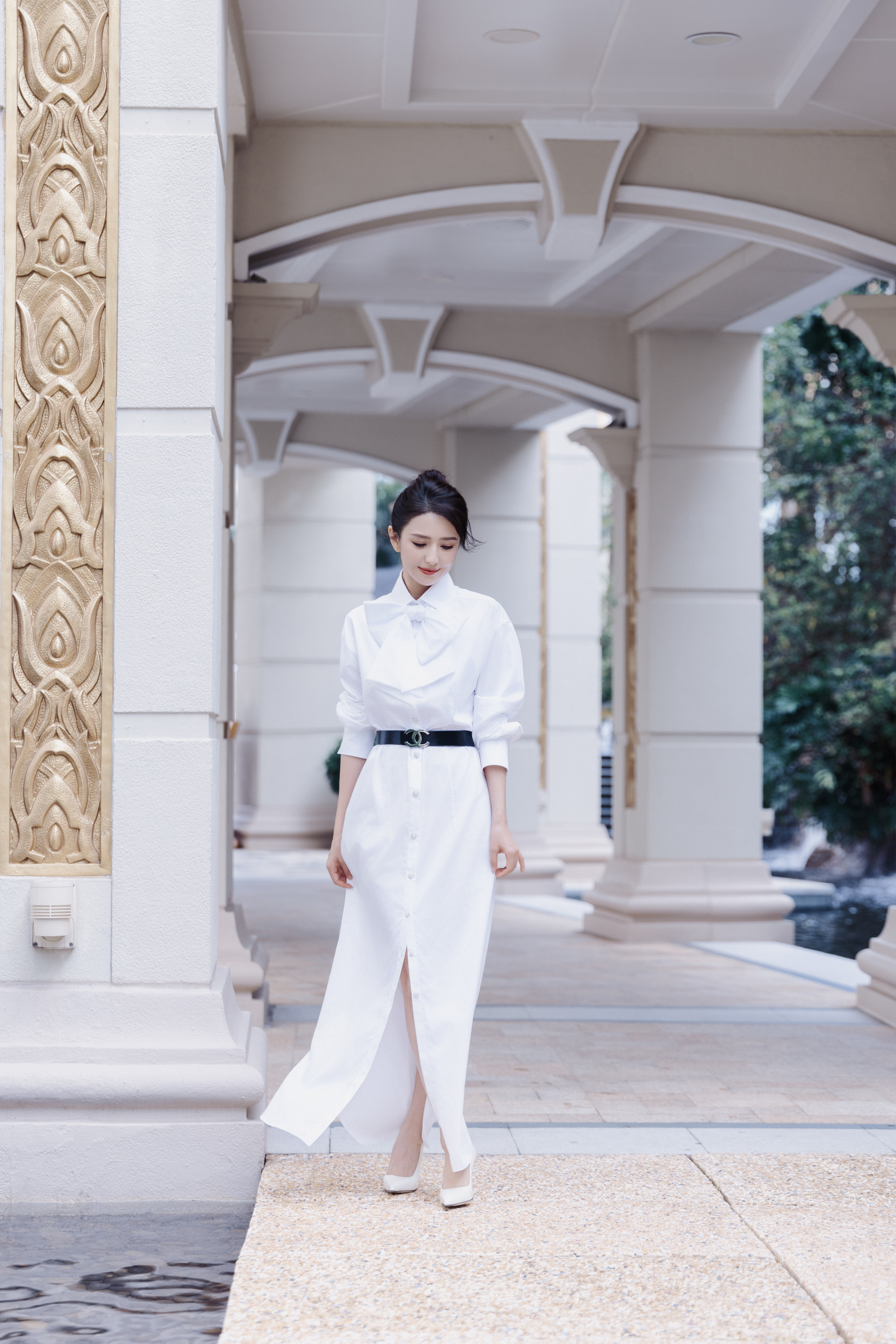 佟丽娅黑裙一整个优雅住了在复制粘贴的时代，你是手写的诗