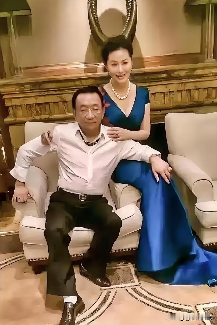 侯氏相声后继有人啊
真的让丈二的和尚摸不着头脑
看到此场景
不知侯耀文在天国作何