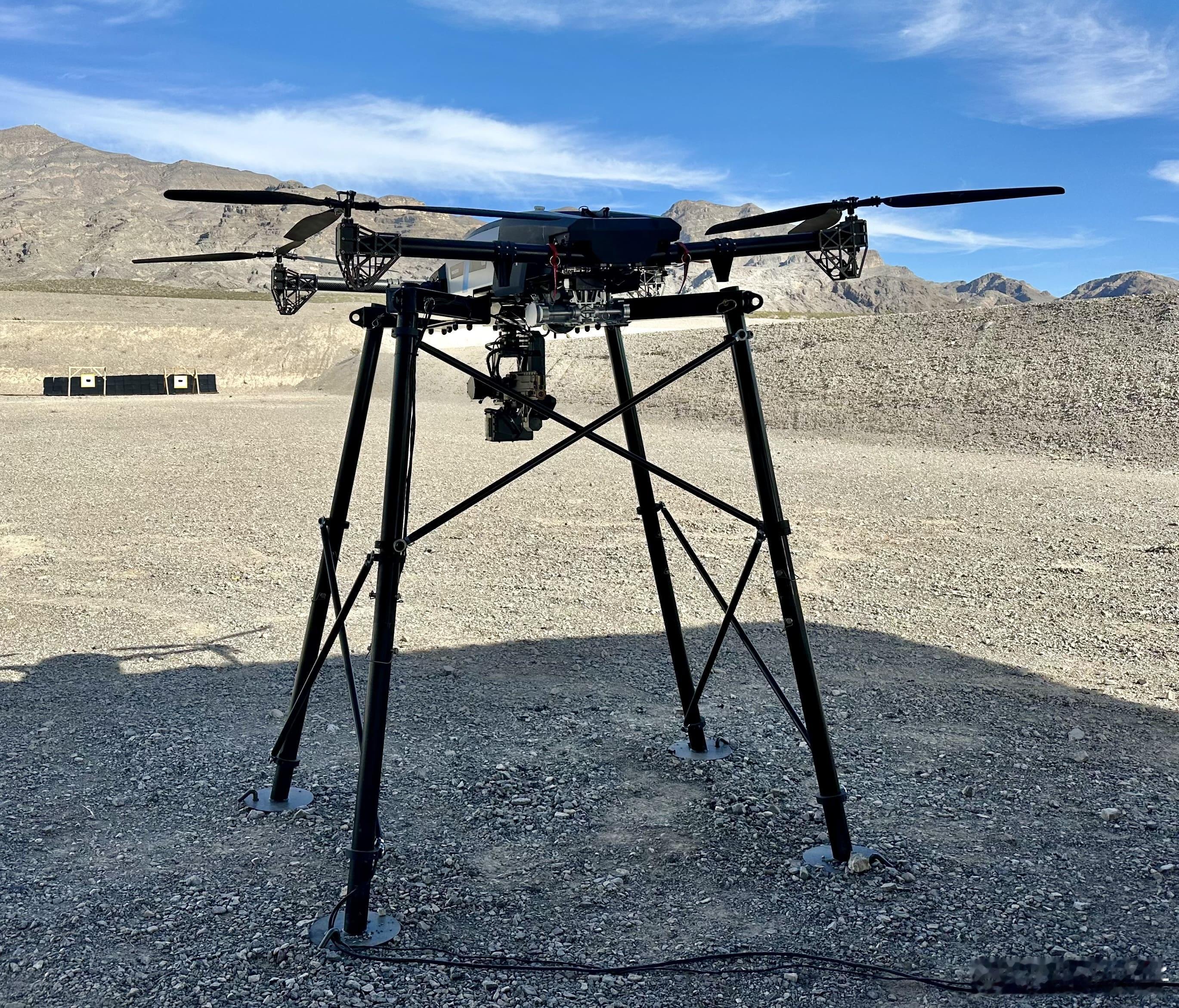 shotshow2026 上展示的“火风暴”(Firestorm)武装四旋翼无人