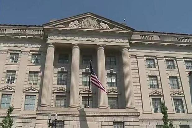 环球时报：美国政府宣布，将在2027年对中国芯片加征关税，结束了上届拜登政府发起