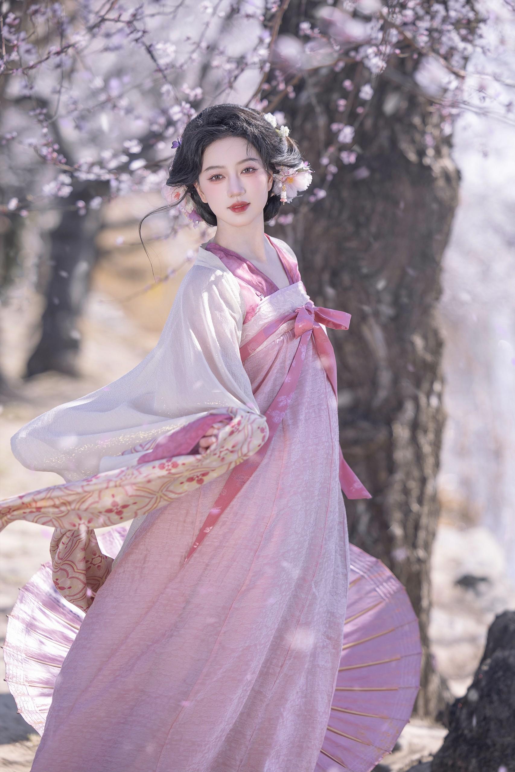 ‘ 春天该是粉色的 ’。