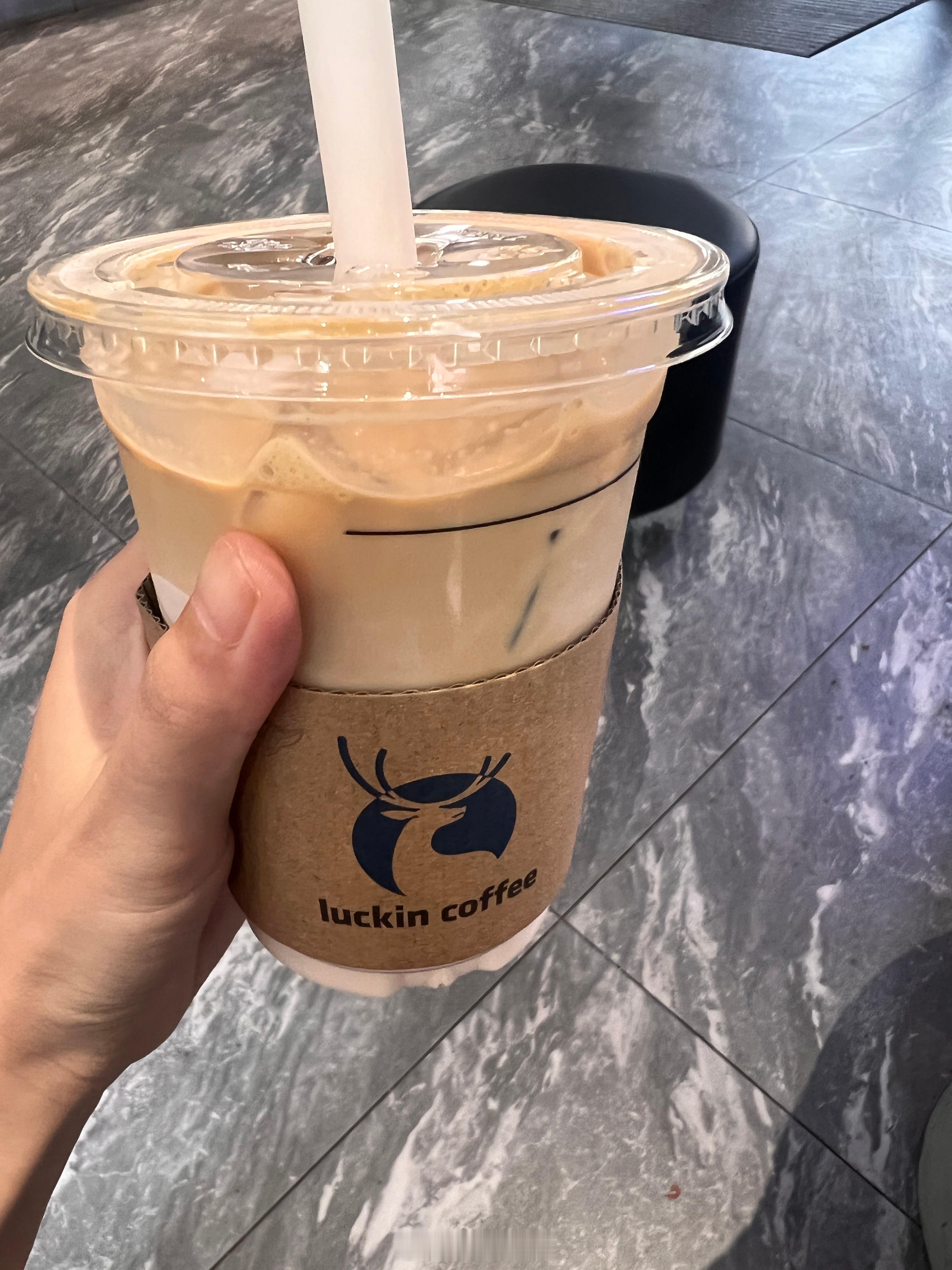 投稿：小黄油拿铁不加糖炒鸡好喝哦[打call] ​​​