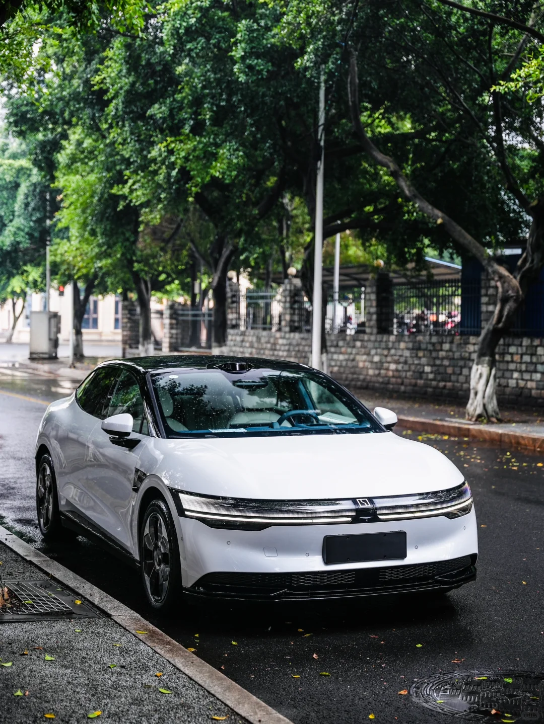 下雨天极氪007氛围感拉🈵
