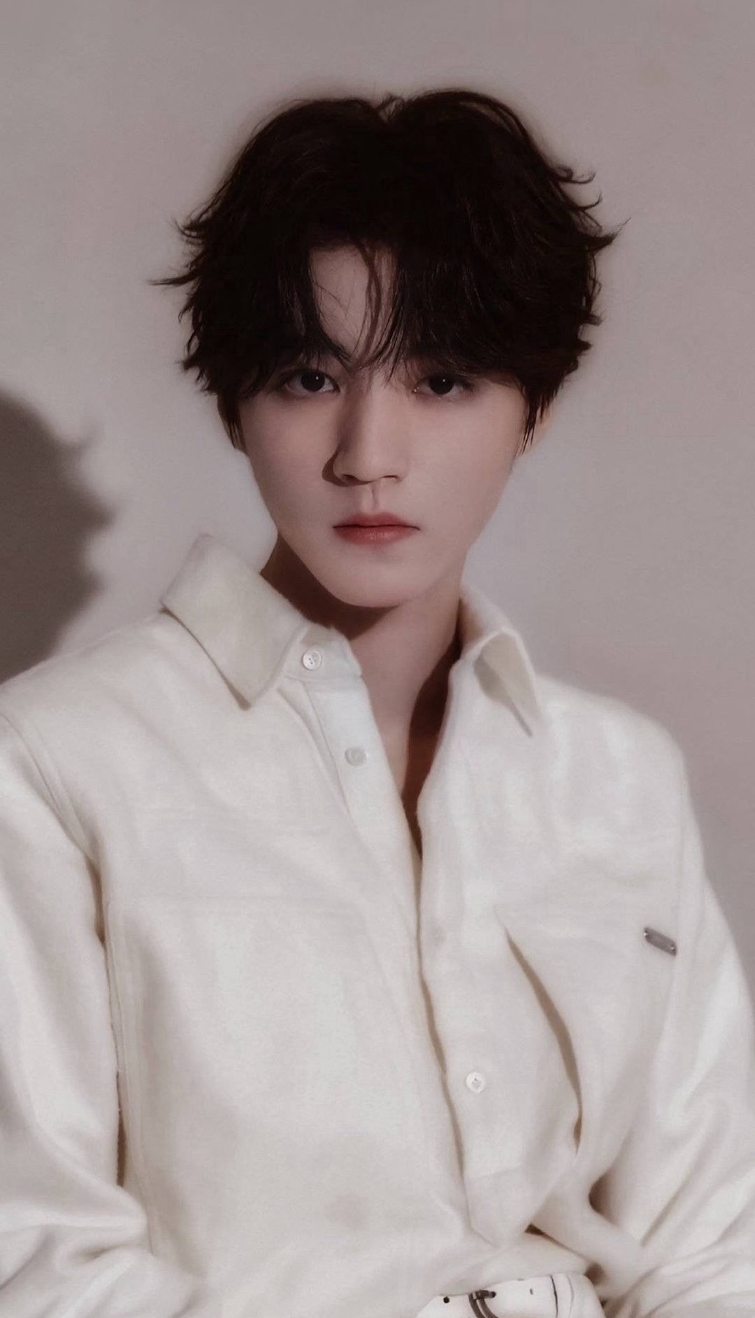 杨超越给王俊凯演唱会送花篮杨超越给王俊凯送花篮王俊凯个人演唱会火热开演，场馆外摆
