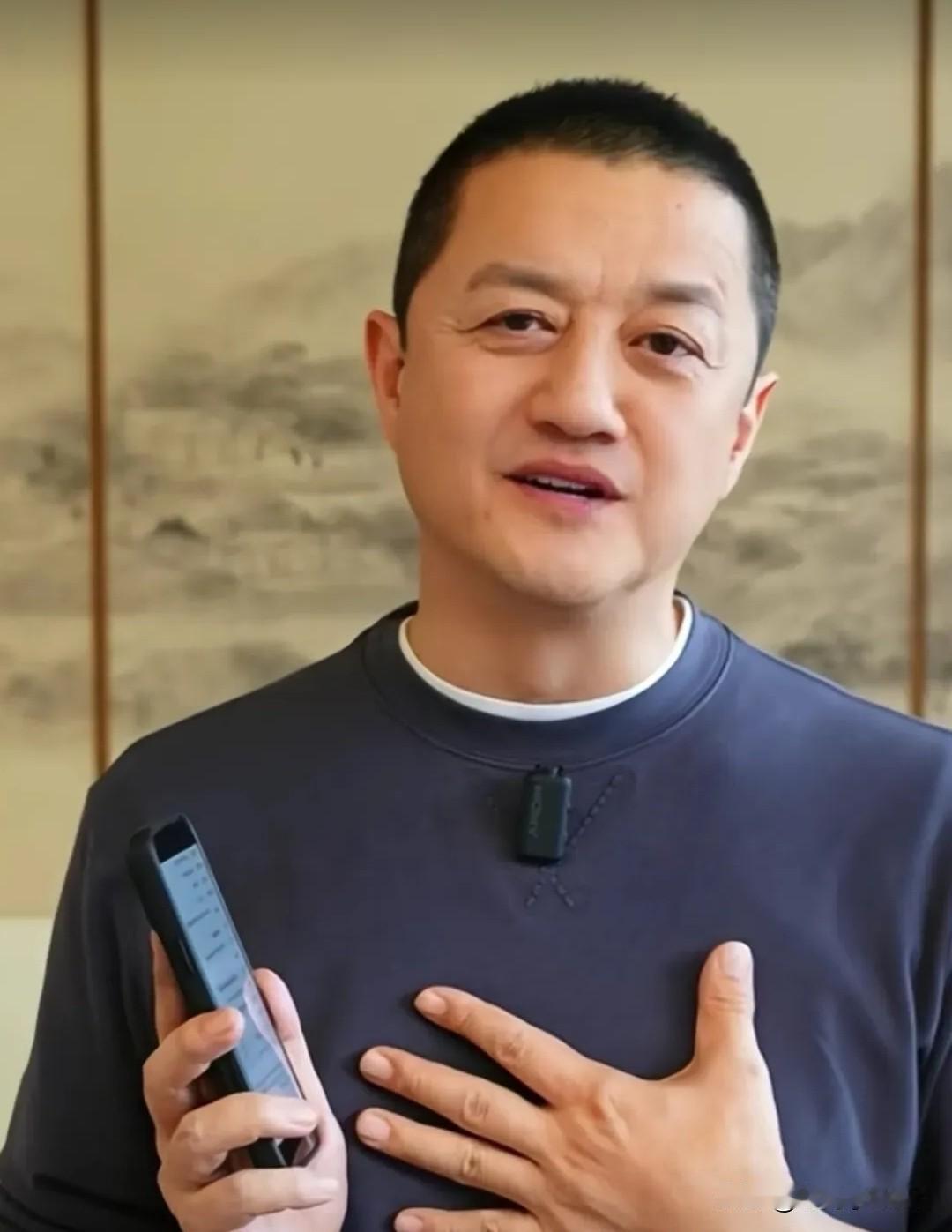李亚鹏一番表态收获不少称赞。他明确区分直播带货和公益，直言直播间购物属于商业消费