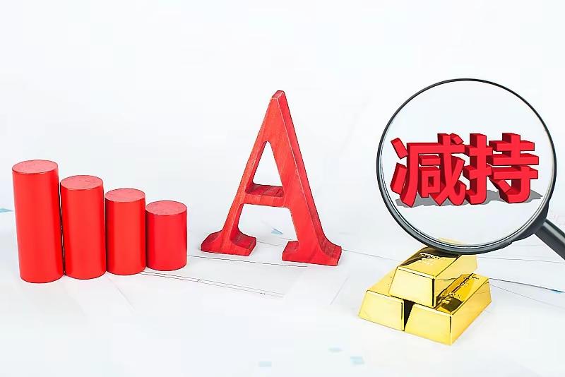指数从3040点一路上行最高触及3828点，八百多点的上涨空间摆在盘面，很多股民