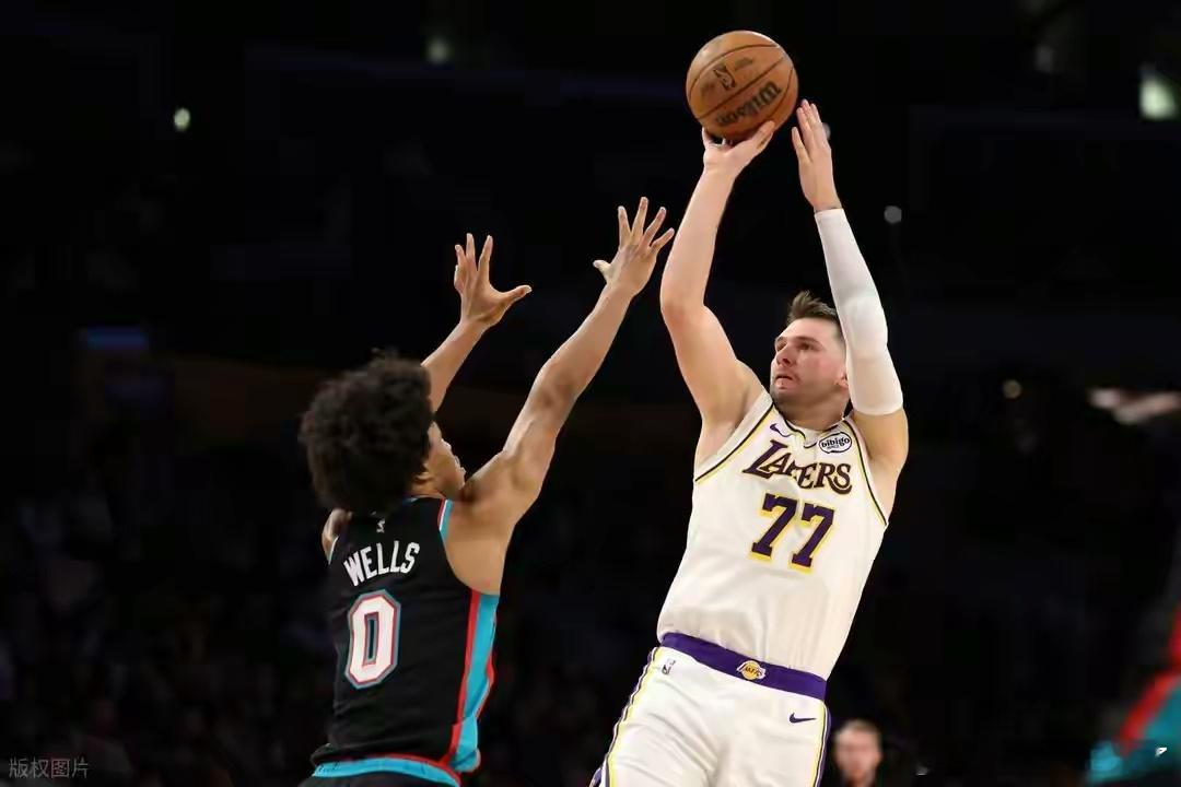 湖人120-114逆转灰熊 东契奇36+9+8率队翻盘 拉拉维亚26分成奇兵 北