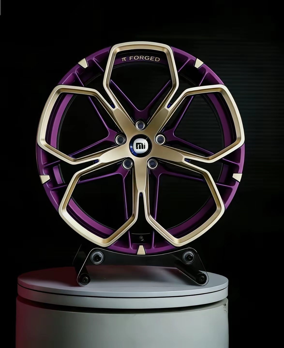 小米汽车这轮毂是真好看！ 