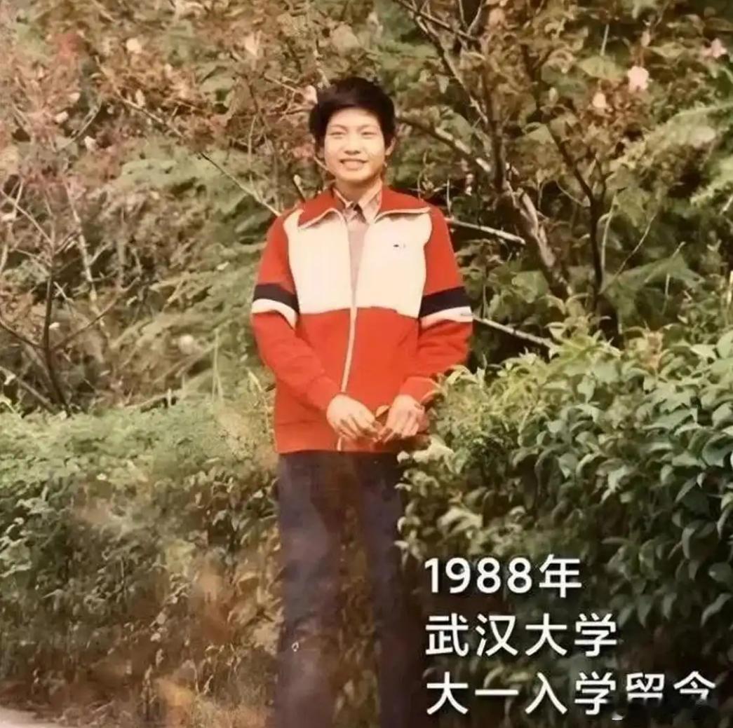 金山办公续聘雷军为名誉董事长 1989年，36年前，雷军在武大上大二的时候，就开
