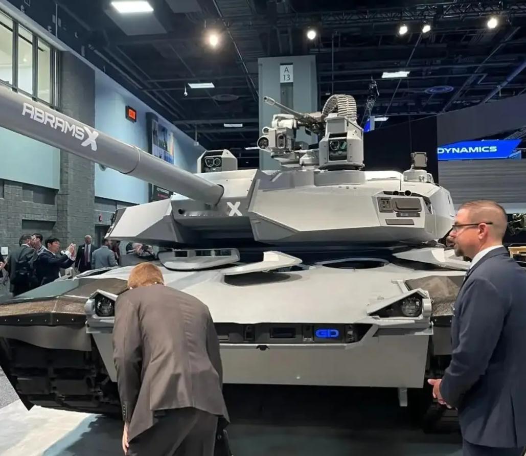 🔻2025年12月12日报道，美国陆军已确认接收了M1E3主战坦克的首辆原型车