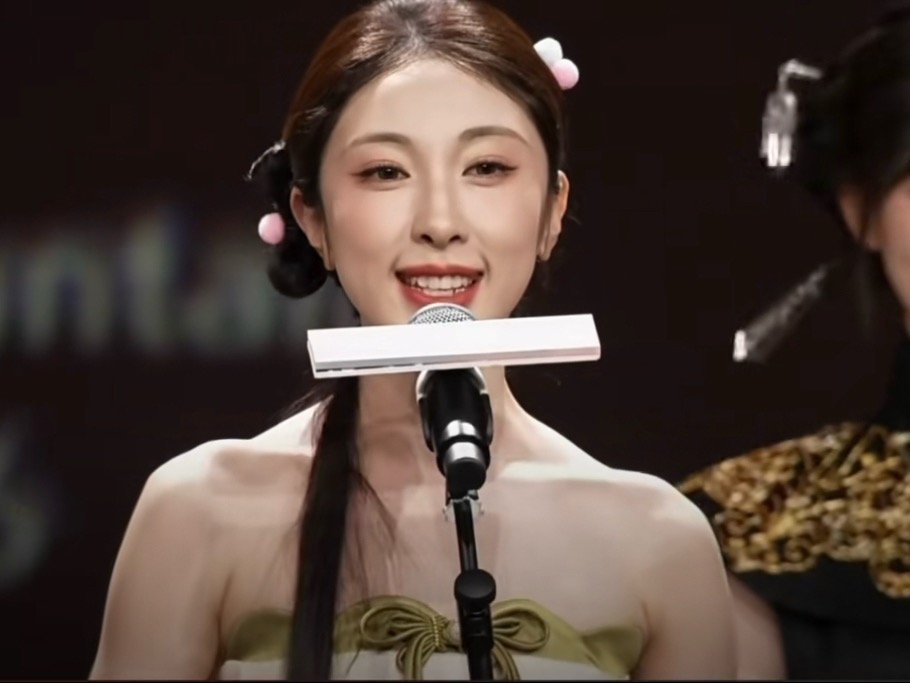 成龙72岁不做演员体验当站姐张小婉直拍图成龙打算多少钱出 成龙大哥化身站姐了！张