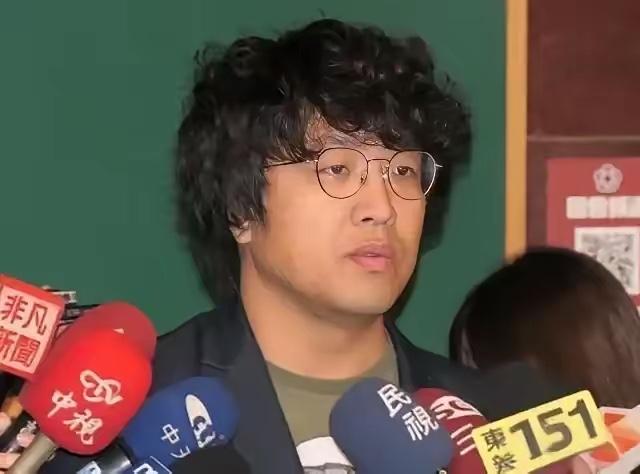 重庆公安要加大侦办力度啊！

台独分子沈伯洋近日在参加绿营一档电视节目访谈时大放