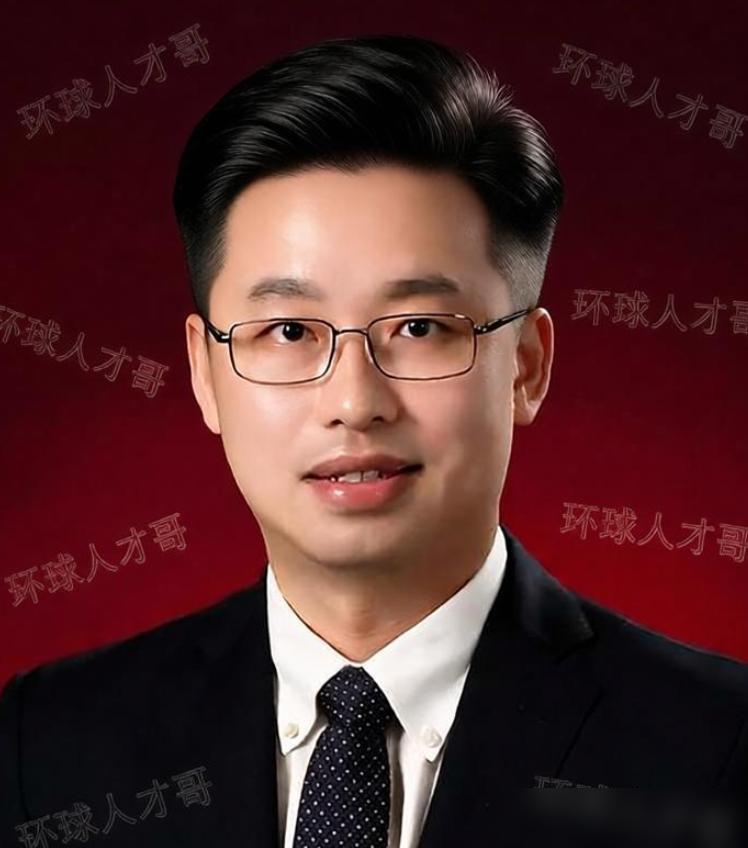 陈巍，毕业于陕西西工大附中的超级学霸，在清华从本科读到博士，连年成绩排名年级第一