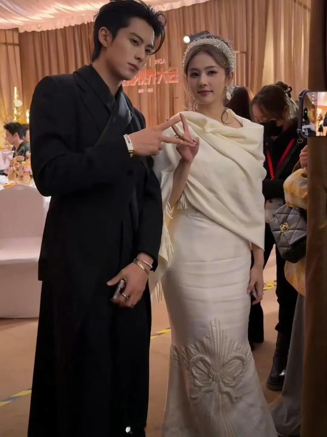 王鹤棣白鹿合照🈶微博视界大会红毯 ​​​