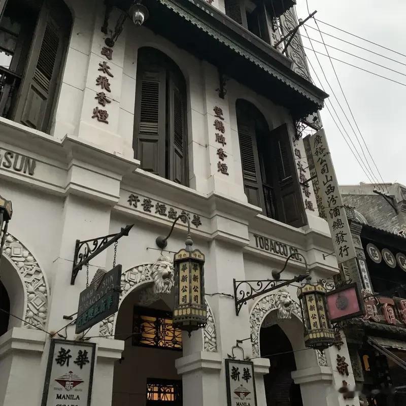 战乱频发、日子难熬，先辈们踏上南下之路奔赴南洋。为求一口温饱、寻一线生机，不惧路
